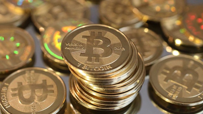 Курс Bitcoin установил новый рекорд в 7,5 тысяч долларов